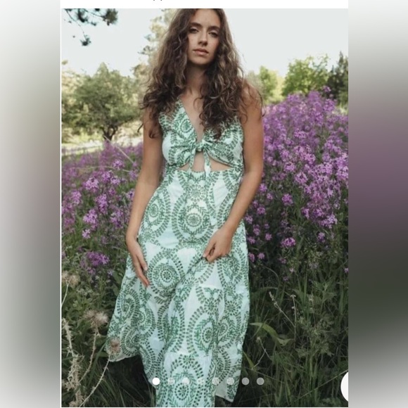 Green and white dress - Picture 8 of 9